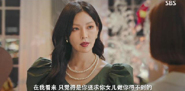 韩剧《顶楼》:千瑞珍是格局小 恋爱脑,想赢的她只会输得更多