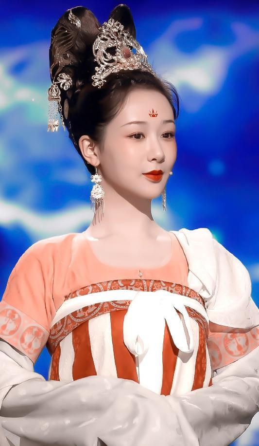 杨紫亮相《国家宝藏》,变身最美文成公主,尽显大唐风韵!