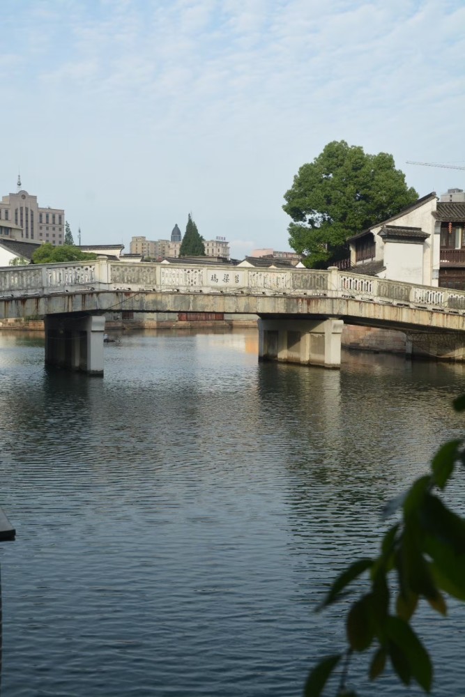 七律·湖州骆驼桥怀古