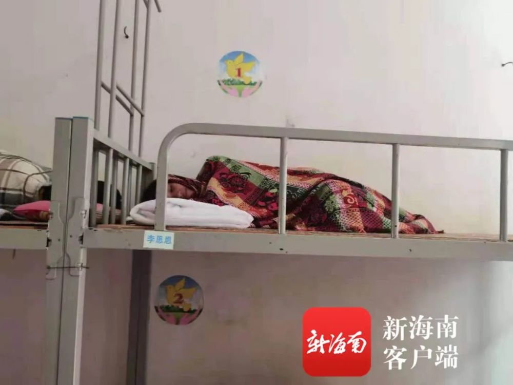 李华嫔告诉记者,17日中午,她联系了自己朋友,海南省农垦实验中学的