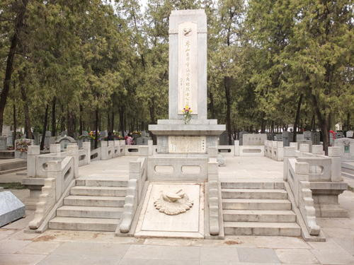 为何无数名人都想葬入八宝山?你看81号墓埋着谁