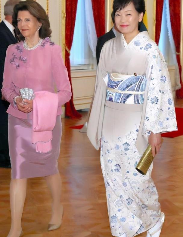 67岁日本新第一夫人"男人相"!却比安倍昭惠还温柔,短发惊艳