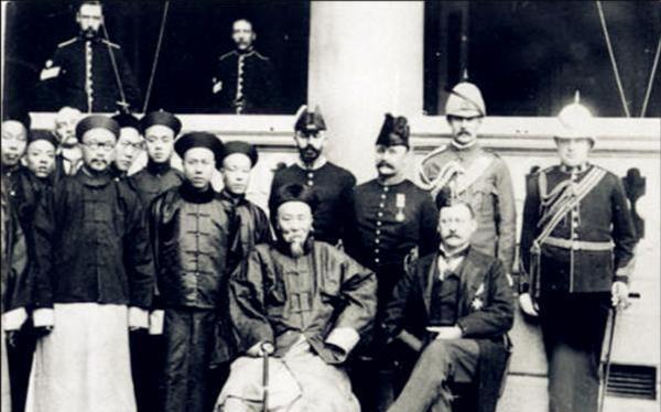 李鸿章入土不过60年:尸骨被挖,被挂拖拉机后面拖行,落得尸骨无存