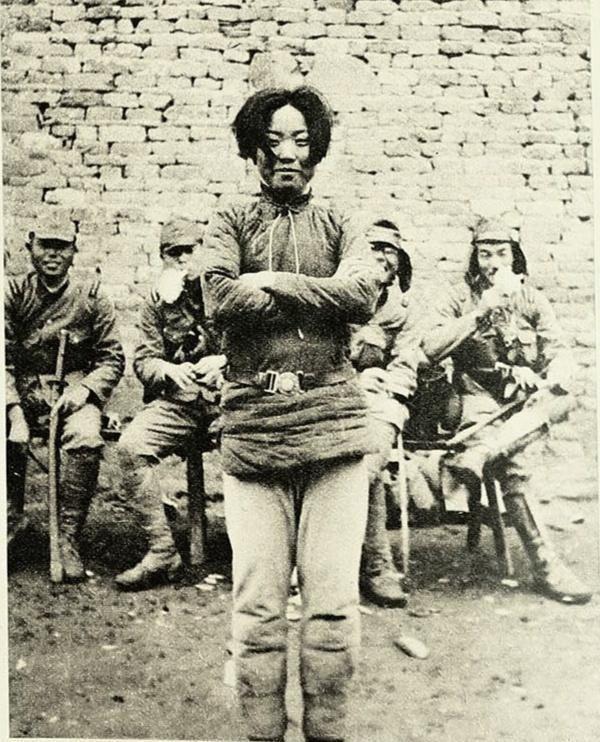 抗战时期珍贵的老照片:图2是被俘的女战士,图5让人不禁泪目