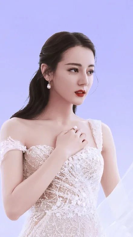 迪丽热巴那些美丽的礼服照