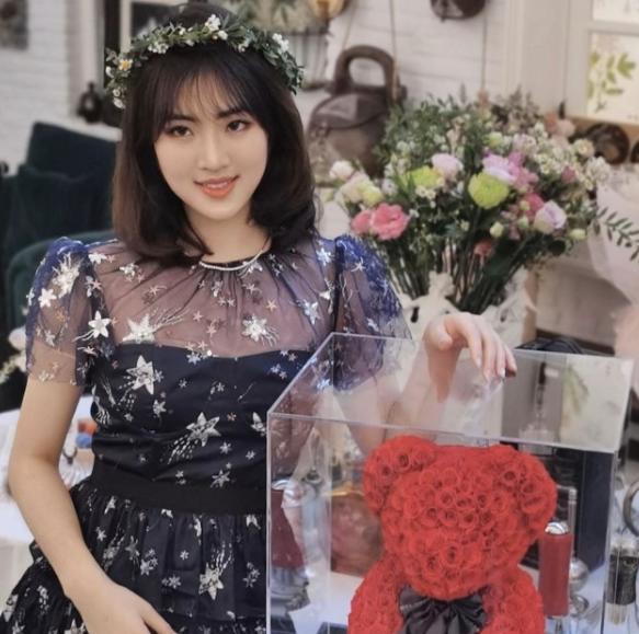 华为千金姚安娜晒靓照妆容成熟显名媛气质自曝在等录取通知书