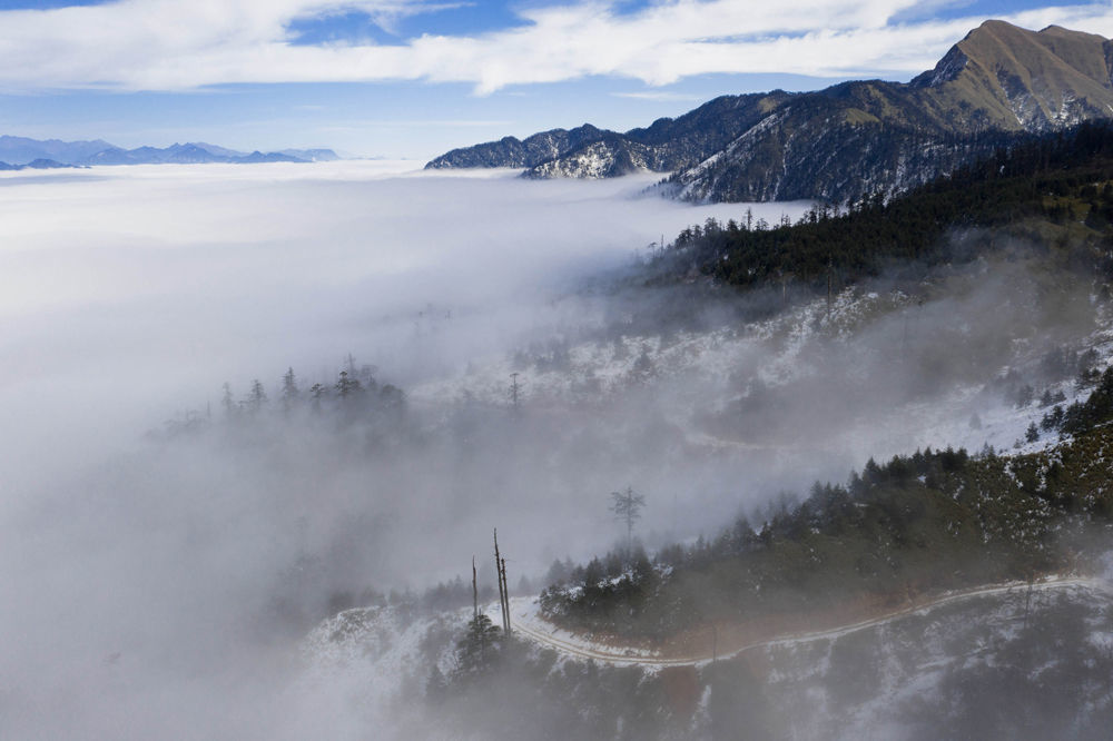 四川光头山:俯瞰云海