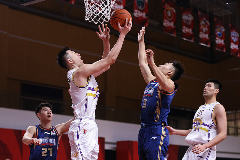 现在回想福建选程峰根本是错误,他们缺的是后卫和侧翼锋线.