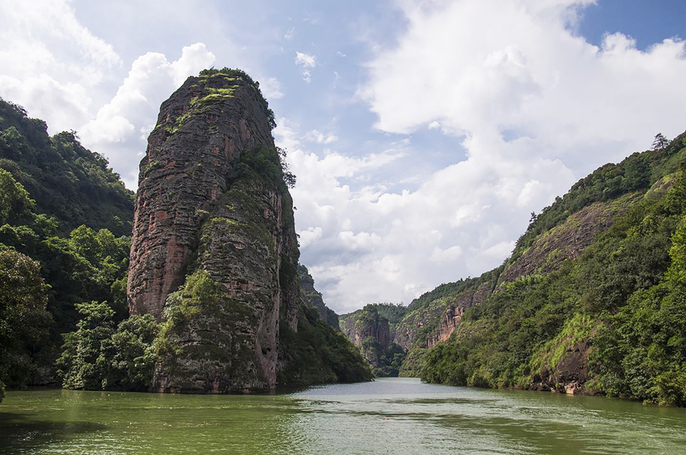 福建泰宁大金湖天下第一湖山,丹霞地貌洞穴博物馆