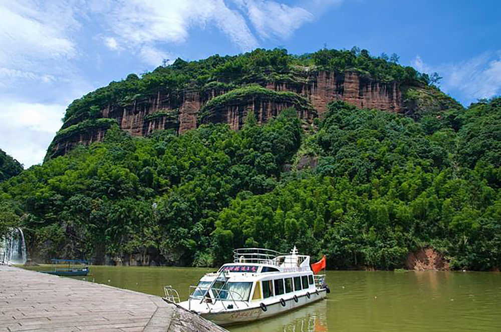 福建泰宁大金湖天下第一湖山,丹霞地貌洞穴博物馆