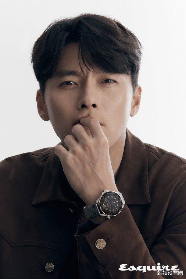 演员玄彬装点了《esquire》的2021 年1 月号刊封面.