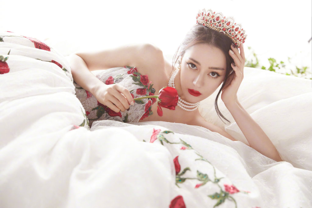 迪丽热巴壁纸 这妥妥的玫瑰公主