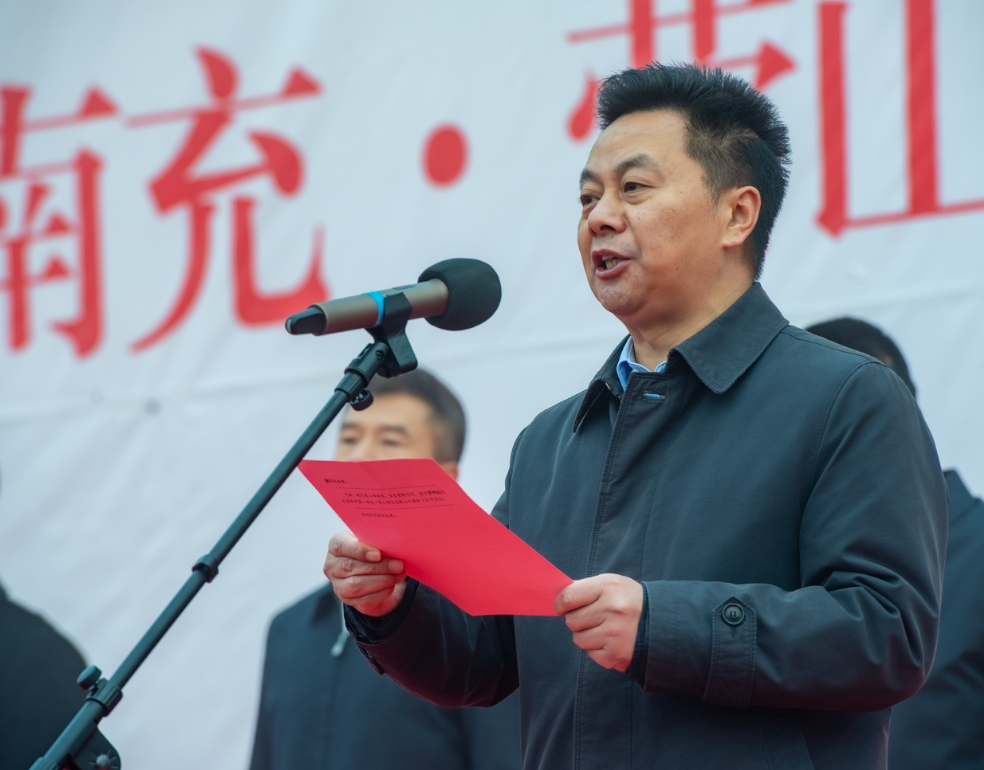 县委副书记李涛主持