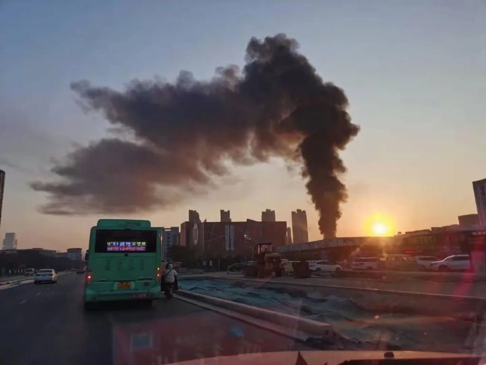 郑州"西三环加油站爆炸"?假的!