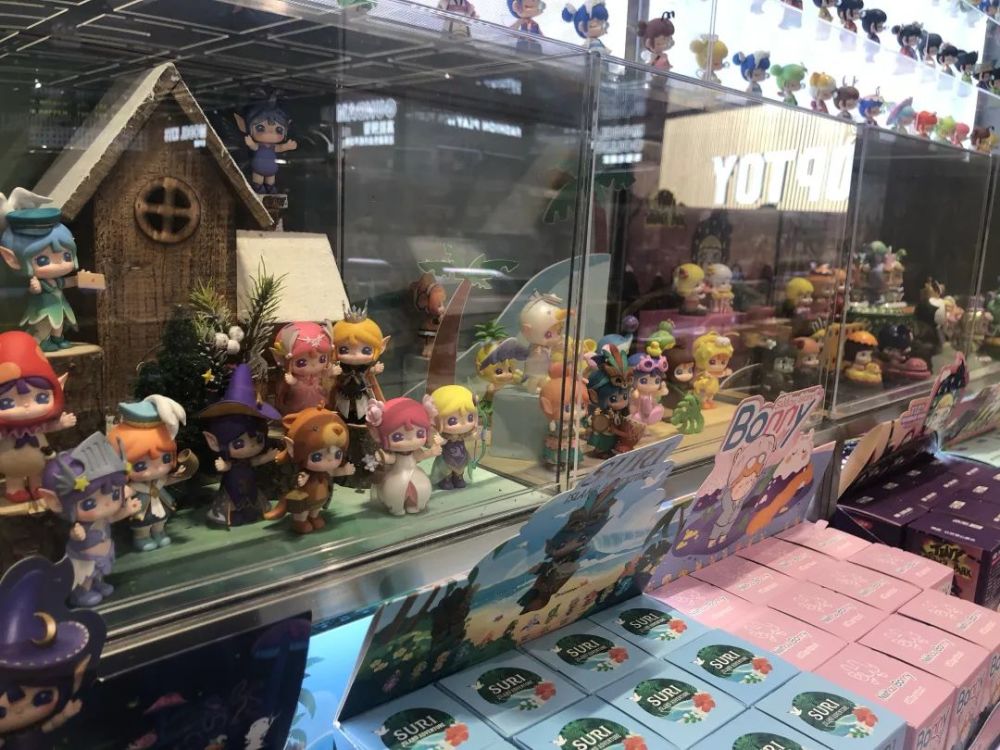 名创优品的潮玩新品牌top toy发布,其全球首家旗舰店也在广州正佳广场