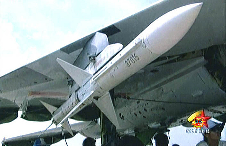装备歼-8ii战斗机的pl-11半主动雷达制导空空导弹.