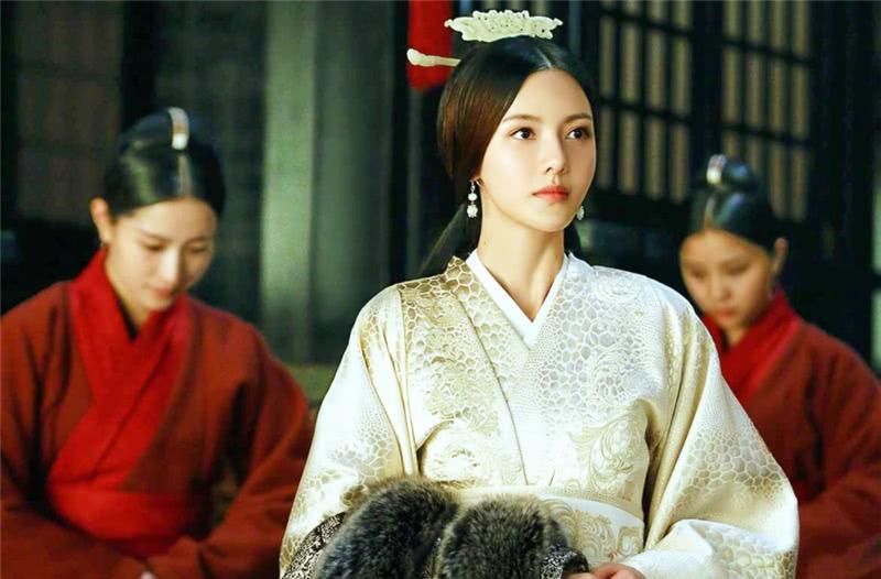 曹丕将"三国第一美女"甄宓赐死后,为何还在嘴里塞满垃圾?