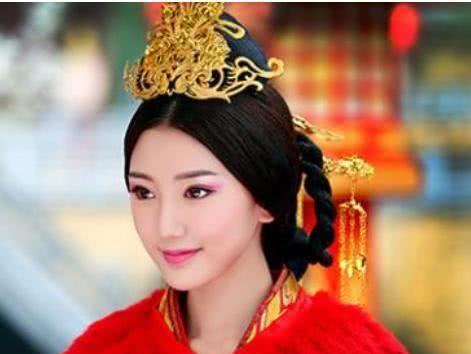 群情什么的成语_日什么月什么成语