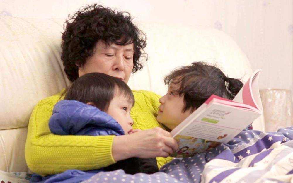 穿越时空的温暖——梦见我死去的姥姥给我穿了白鞋的深层解读