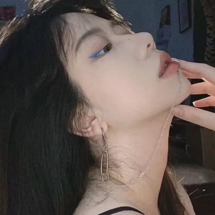 女生头像|黑夜从来不亏待喜欢熬夜的我