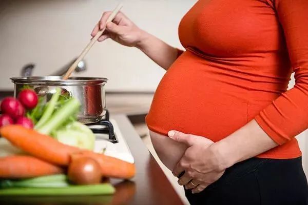孕妇梦见捡鸡蛋，寓意与解读的深层探索