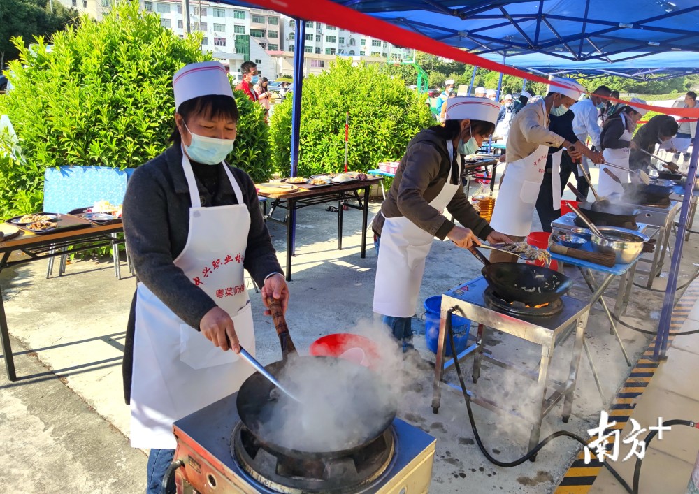 郁南县都城常住人口_郁南县都城(3)