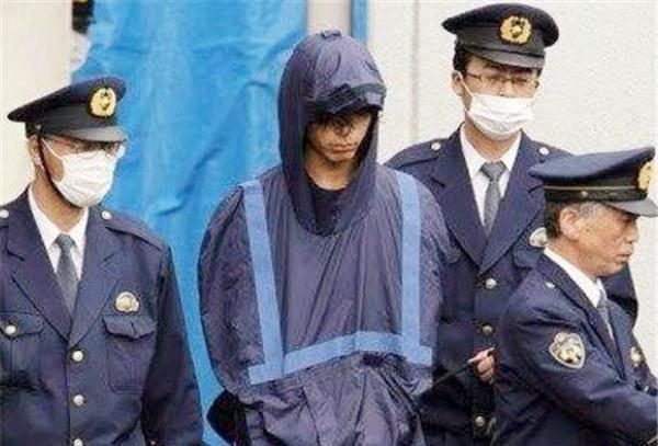 日本"美男逃犯",一边逃亡一边整容,被抓后在监狱因太帅受追捧