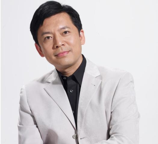 国家一级演员何政军,"隐藏"28年的妻子是她,难怪从来没绯闻