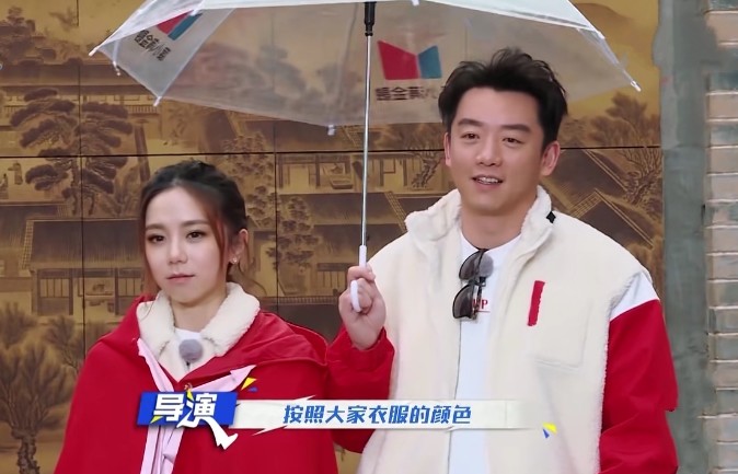 郑恺为啥忽然对杨颖热情了?看到她私下的坐姿,哪个男生受得了