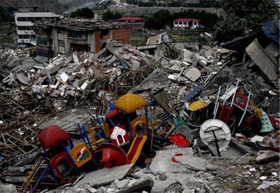 当年汶川地震后,8万遇难者和失踪者的存款和贷款,是怎么处理的