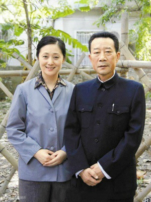 66岁李雪健抗癌20年近照消瘦憔悴,妻子曾比他还红,是