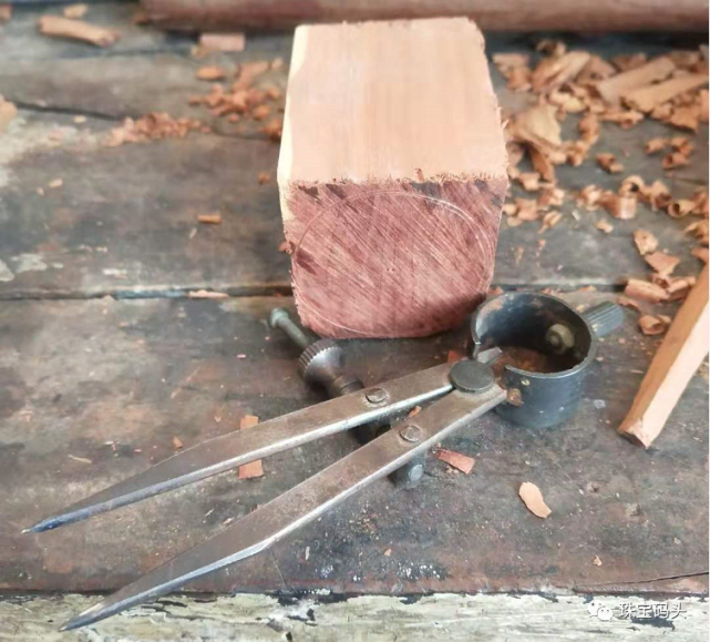 雕金刀,镶嵌雕刻刀等,今天把中级课程中关于雕金刀木把制作的一个教程