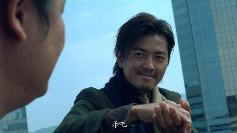 圣诞节将至,适合看郑伊健主演的"圣诞老人"版《暗战》