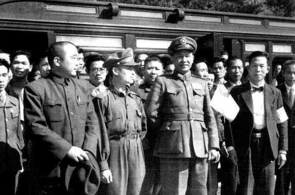 1949 年1月27日,陈仅特派外甥丁名楠带亲笔信赶往上海,劝汤恩伯起义.