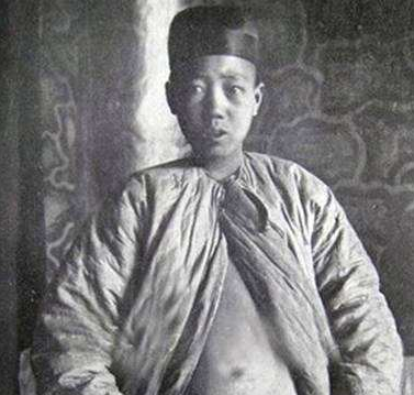 他是中国最后一位太监:割完昏迷3天,醒来大清亡了,后来怎样了
