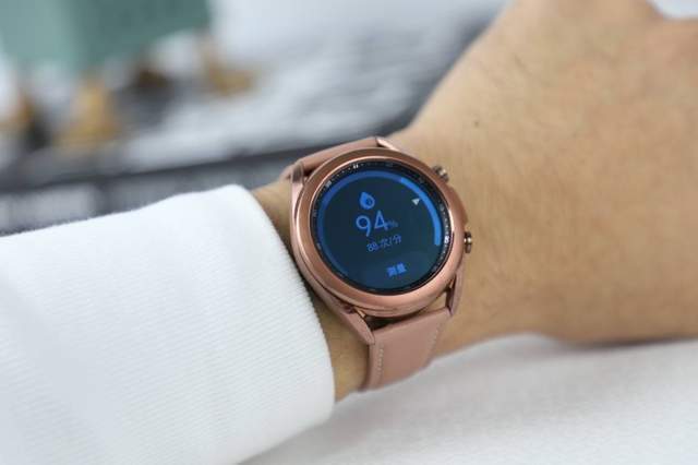 挑选智能手表 三星galaxy watch3为何"值得买"