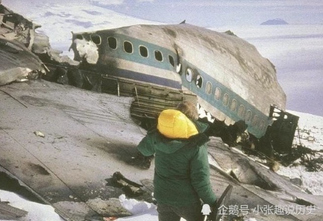 79年新西兰空难,飞机一头扎进火山,257人看着自己落入火山