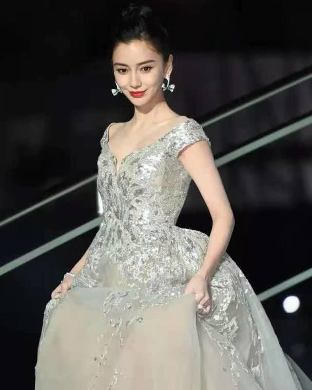 2020年走红毯艳压全场的女星,白冰第八,佟丽娅第二,杨颖排第几?