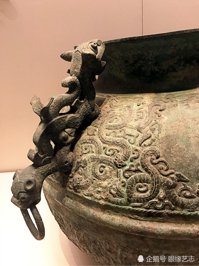 虎钮青铜罍(局部)