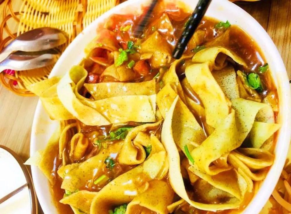 在天津,没有什么是一碗锅巴菜解决不了的!