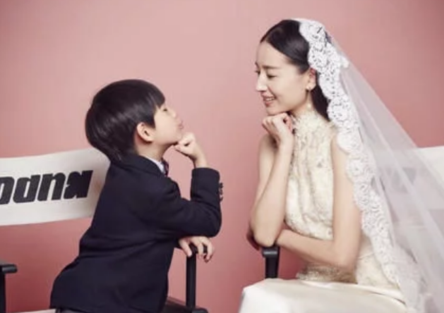 董洁婚纱_董洁婚纱写真