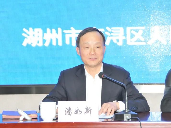 市检察院党组成员,副检察长 潘如新 会上,市检察院党组成员,副检察长