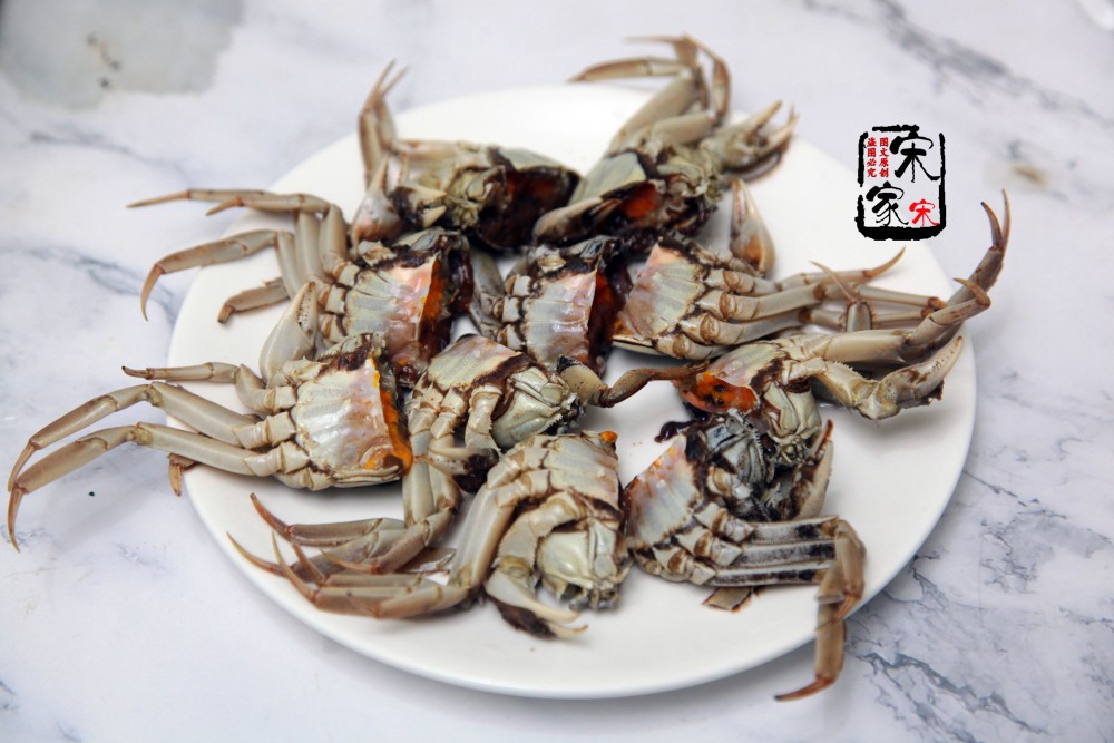 大表哥来蹭饭,指着这1盘螃蟹猛夸好吃,我却希望他少说2句