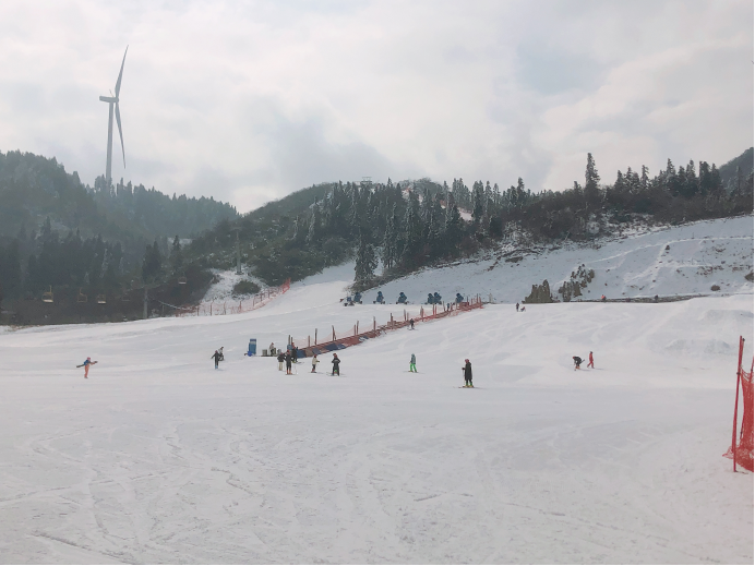 雪场和地中海俱乐部合作,成立南天湖国际滑雪场地中海俱乐部esf滑雪