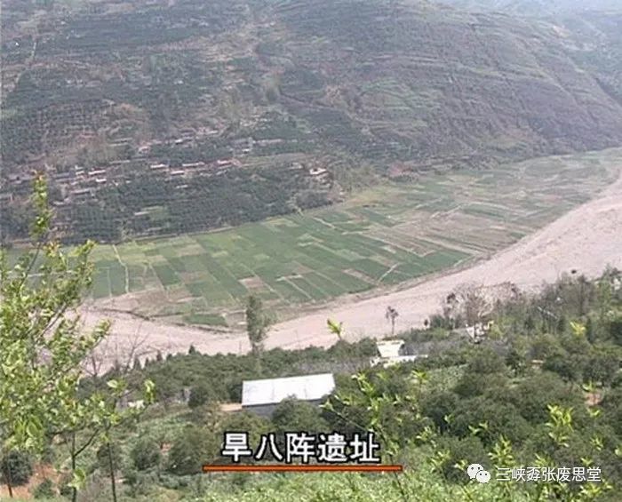 又:奉节县白帝镇八阵村,是传说中诸葛亮旱八阵图遗址处.
