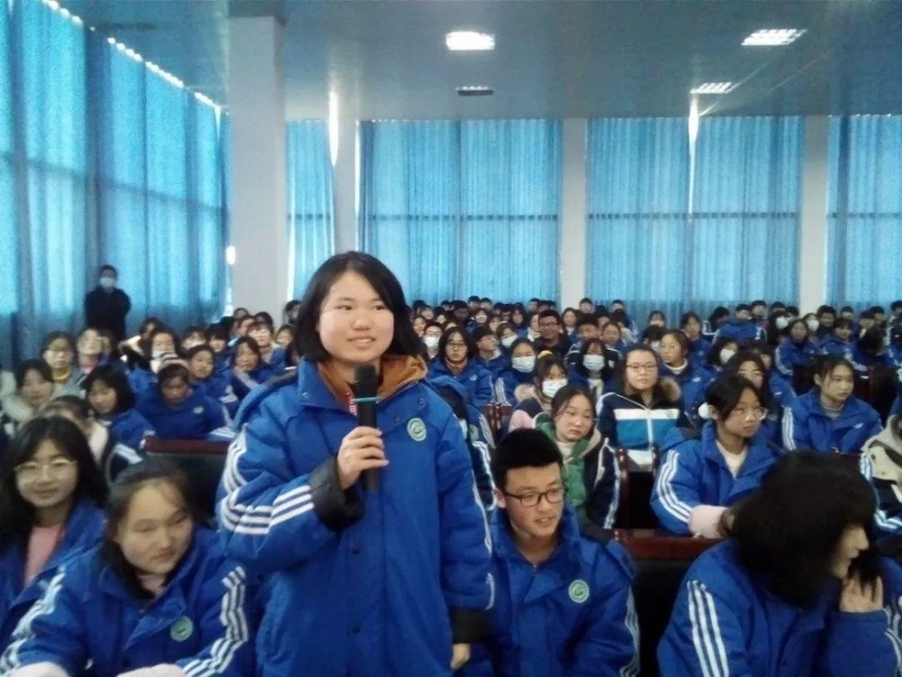 老河口市高级中学举办法治报告会