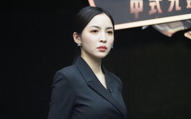 美女裁判王钟瑶因一个笑容爆红!条件太优质,27岁重新恢复单身