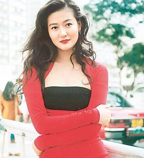 18年前,陈宝莲从24楼跳下,撇下的男婴如今已长成干爹的模样