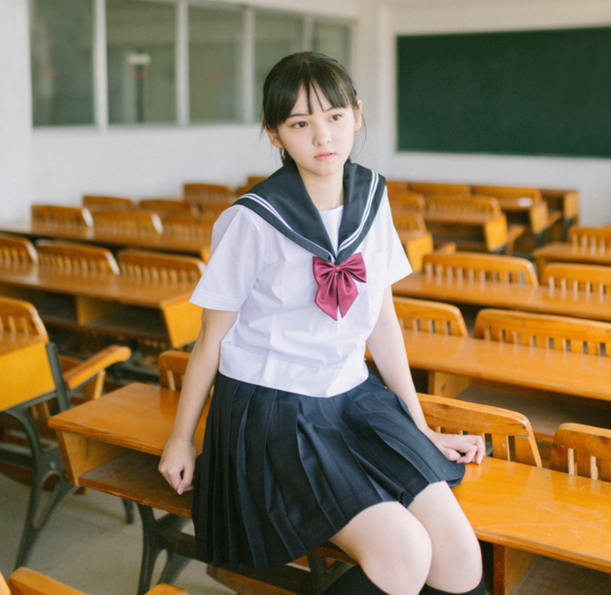 我在东京没见过穿裤子的女学生!日本校服取消性别差异