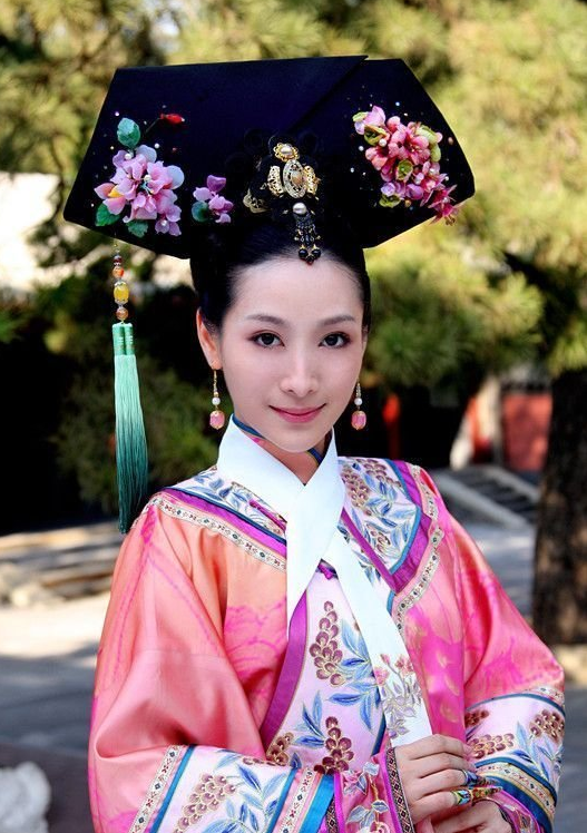 清朝宫女脖子上挂着的白布,原来不是为了保暖,而是为了方便皇帝